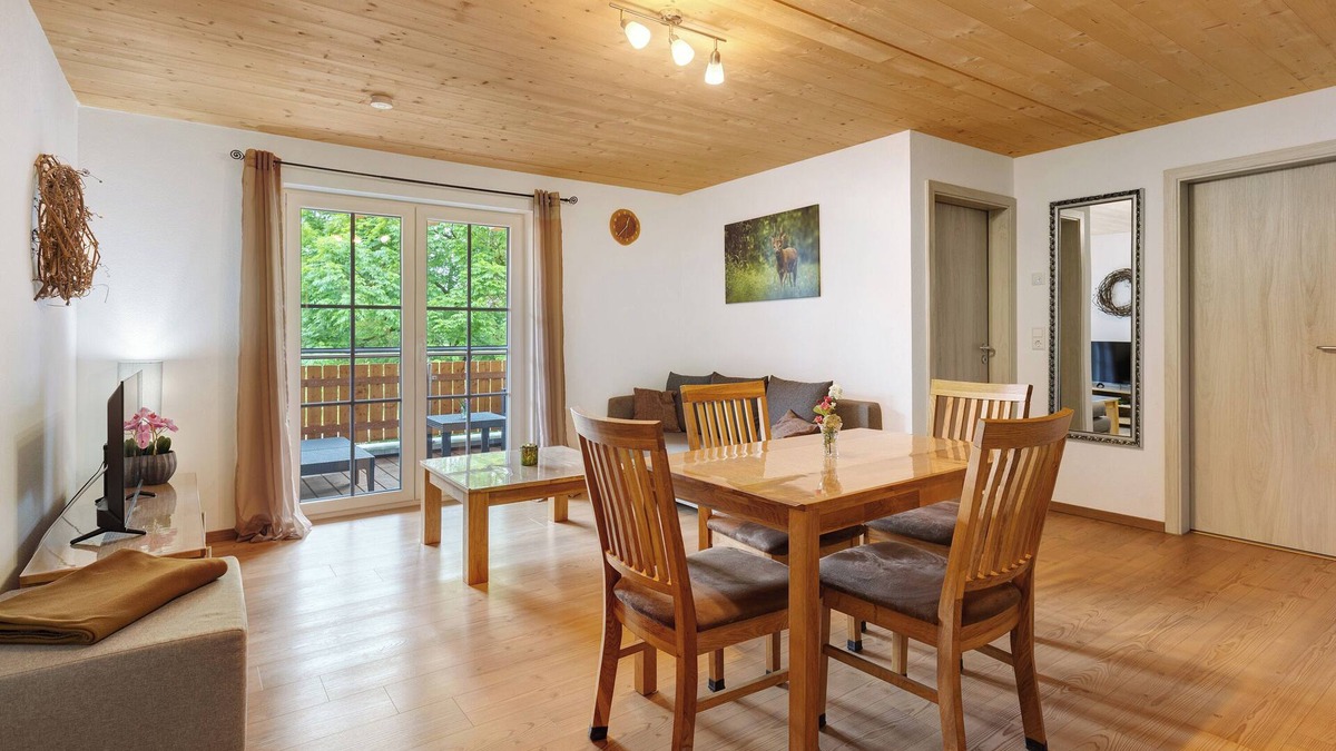 Unadingen Apartment | Apartment 'Ferienwohnung Gutach' with Shared Garden, Balcony and Wi-Fi