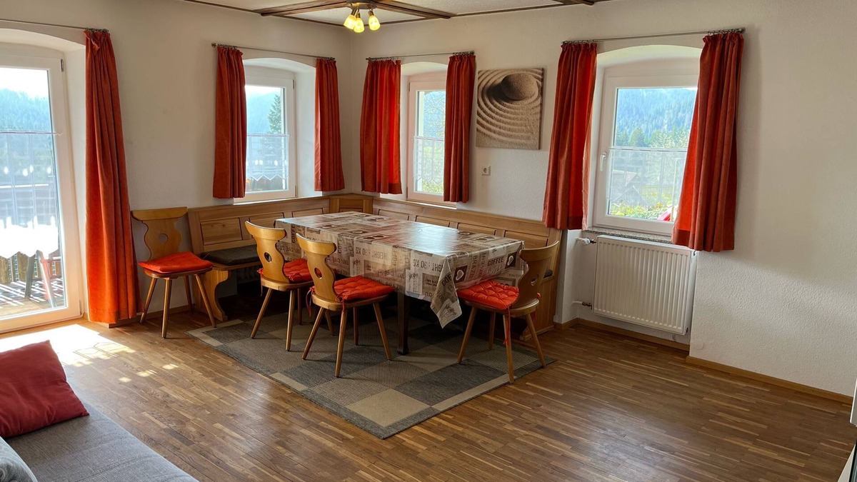 Schiltach Apartment | Apartment 'Ferienwohnung Panoramablick' with Mountain View, Shared Terrace and Wi-Fi
