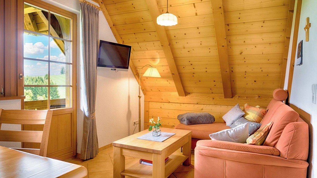 Breitnau Apartment | Apartment 'Ferienwohnung Storchennest' with Mountain View, Shared Garden and Wi-Fi