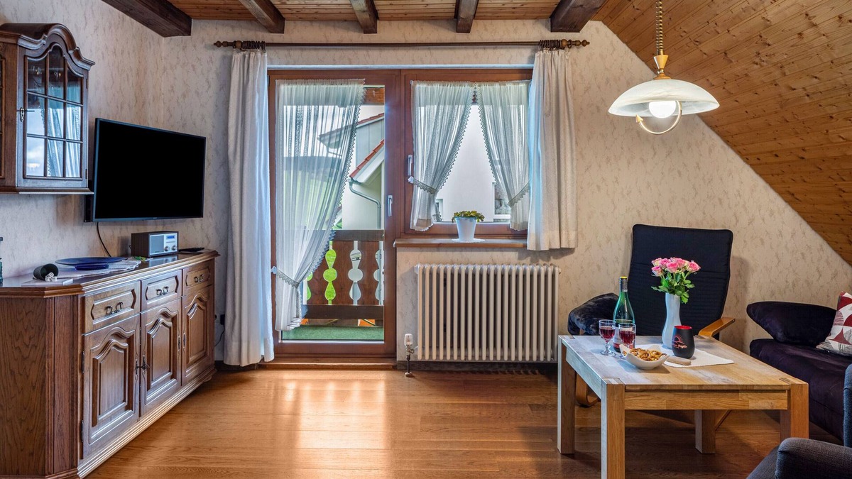 Breitnau Apartment | Apartment 'Ferienwohnung Morgensonne' with Mountain View, Shared Garden and Wi-Fi