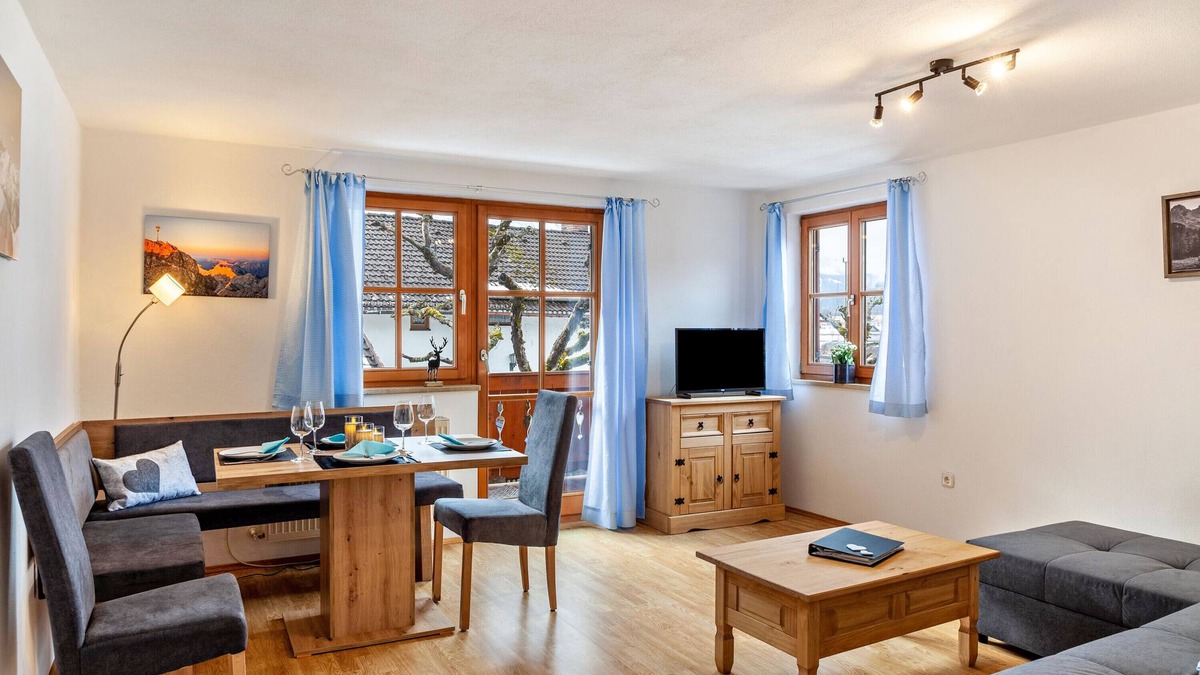 Farchant Apartment | Apartment 'Ferienwohnung Zugspitze' with Mountain View, Balcony and Wi-Fi