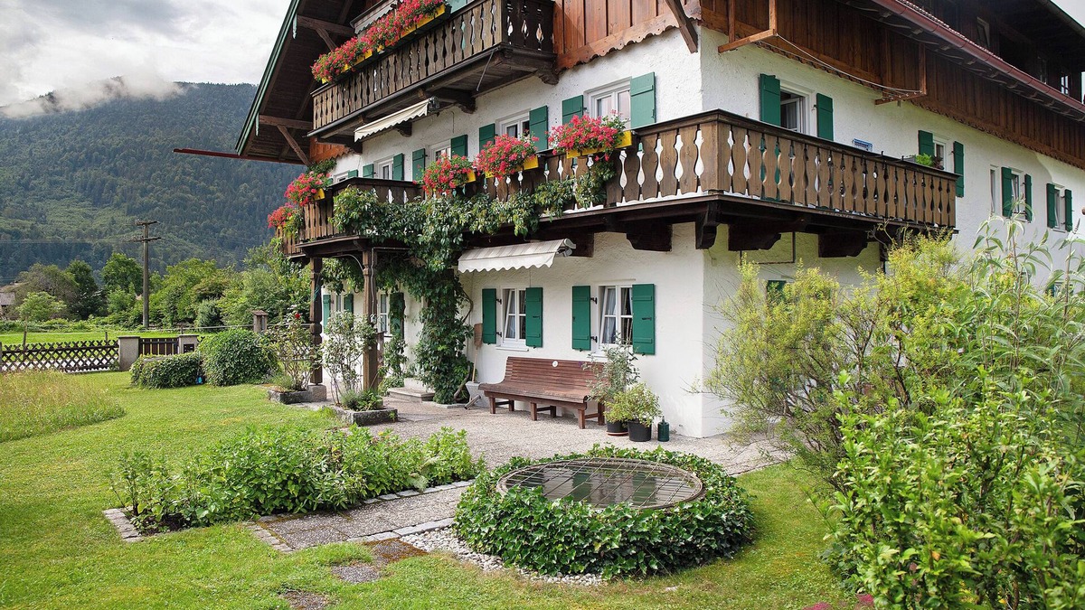 Muhldorfl Apartment | Apartment 'Ferienwohnung Reschbergwies'n' with Mountain View, Balcony and Wi-Fi