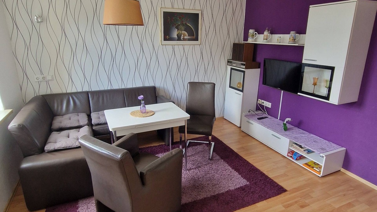 Bahnhofsvorstadt Apartment | Apartment 'Ferienwohnung Am Hirtenplatz' with Shared Terrace and Wi-Fi