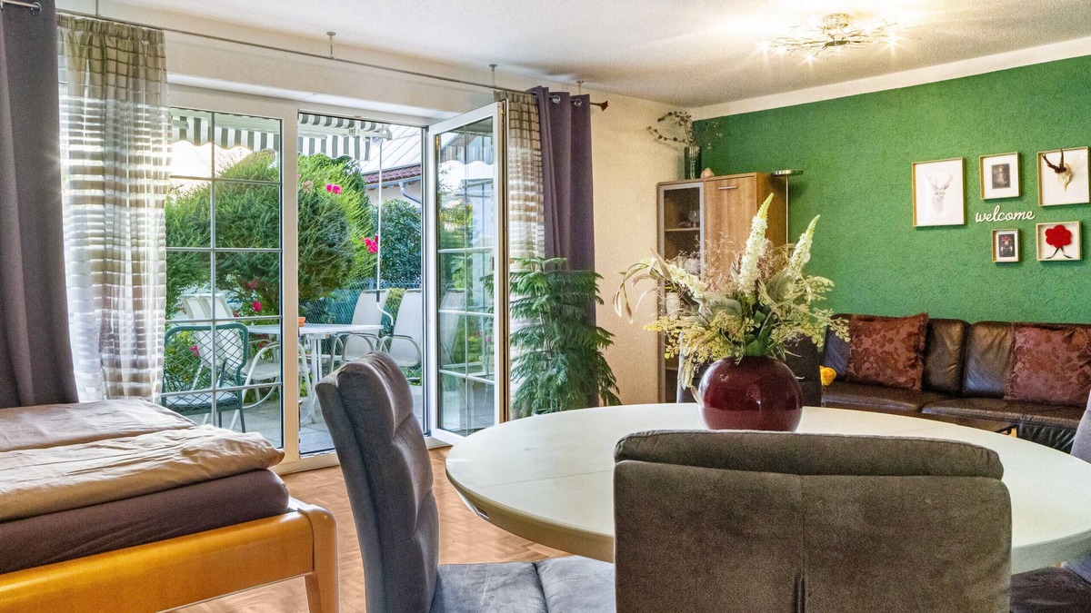 Munzingen Apartment | Apartment 'Ferienwohnung Arenda' with Private Terrace, Shared Garden and Wi-Fi