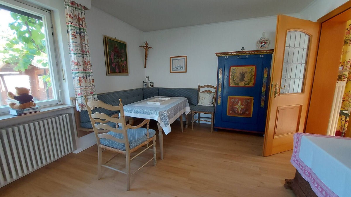 Munchen District Apartment | Apartment 'Ferienwohnung Grünwald' with Private Garden and Wi-Fi