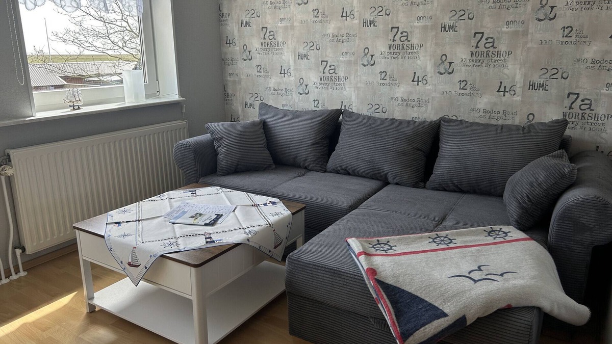 Hallig Langeneß Apartment | Apartment 'Ferienwohnung Godewind' with Shared Terrace, Shared Garden and Wi-Fi