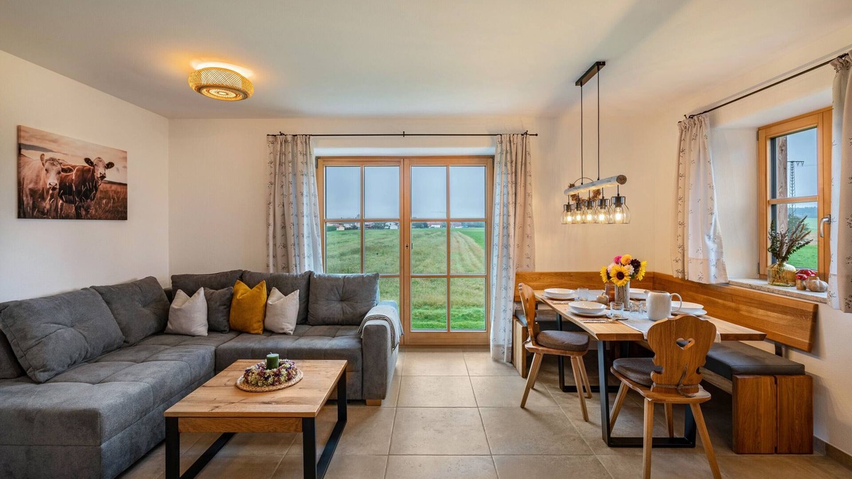 Schechen Apartment | Apartment 'Ferienwohnung Eberlhof' with Mountain View, Shared Garden and Wi-Fi
