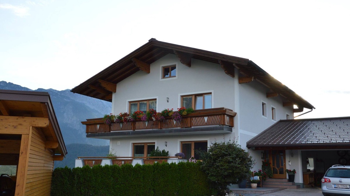 Abtenau Apartment | Apartment 'Ferienwohnung Lienbacher' with Mountain View, Balcony and Wi-Fi