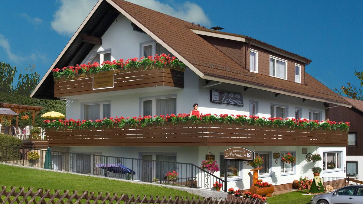 Altenau Apartment | Apartment 'Ferienwohnung Nr 8' with Balcony and Wi-Fi