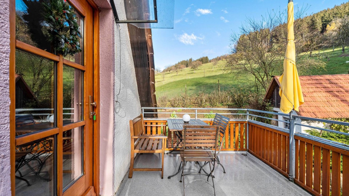 Elzach Apartment | Apartment 'Ferienwohnung Waldblick' with Mountain View, Shared Terrace and Wi-Fi