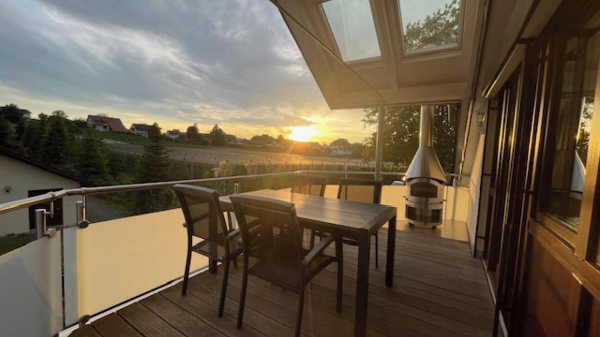 Hochbuch Apartment | Apartment 'Ferienwohnung Zur Imme' with Mountain View, Wi-Fi and Air Conditioning