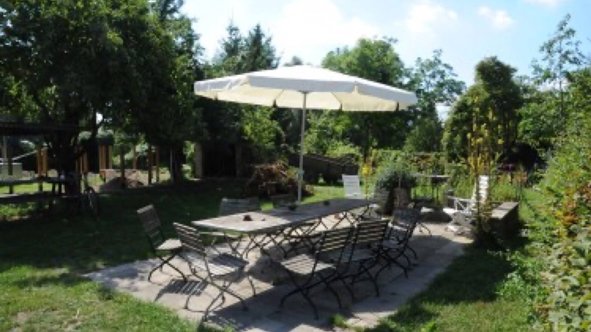 Paretz Apartment | Apartment 'Ferienwohnung 1' with Shared Terrace, Shared Garden and Wi-Fi