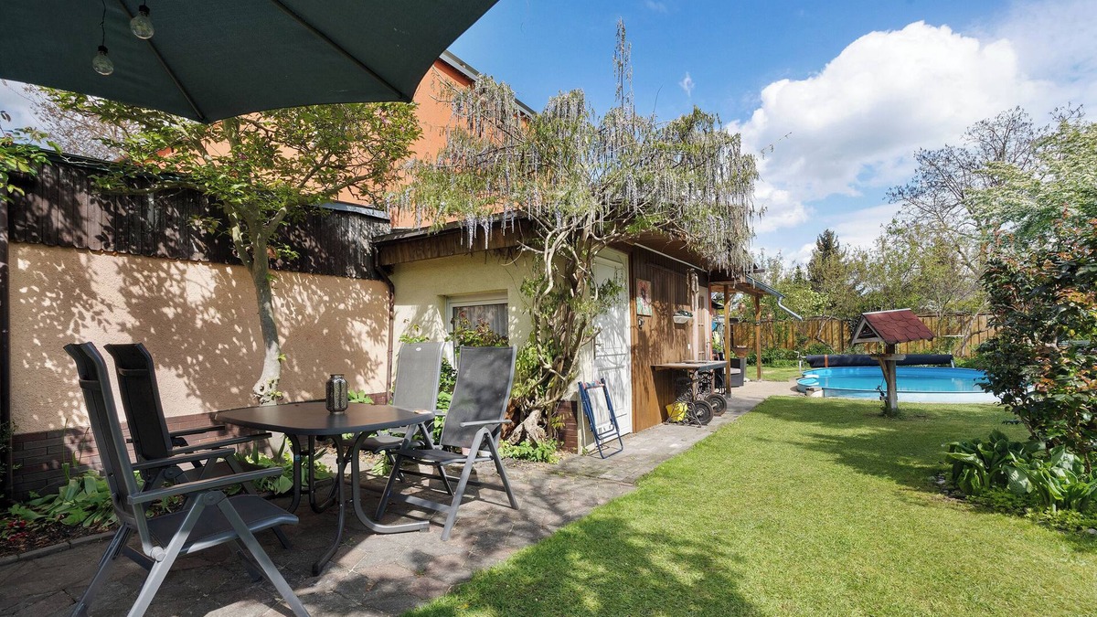 Ruhland Apartment | Apartment 'Ferienwohnung Mit Aufenthaltsraum' with Shared Pool, Shared Terrace and Wi-Fi