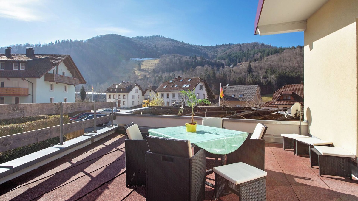 Geschwend Apartment | Apartment 'Fewo Rabenfelsen' with Private Terrace and Wi-Fi