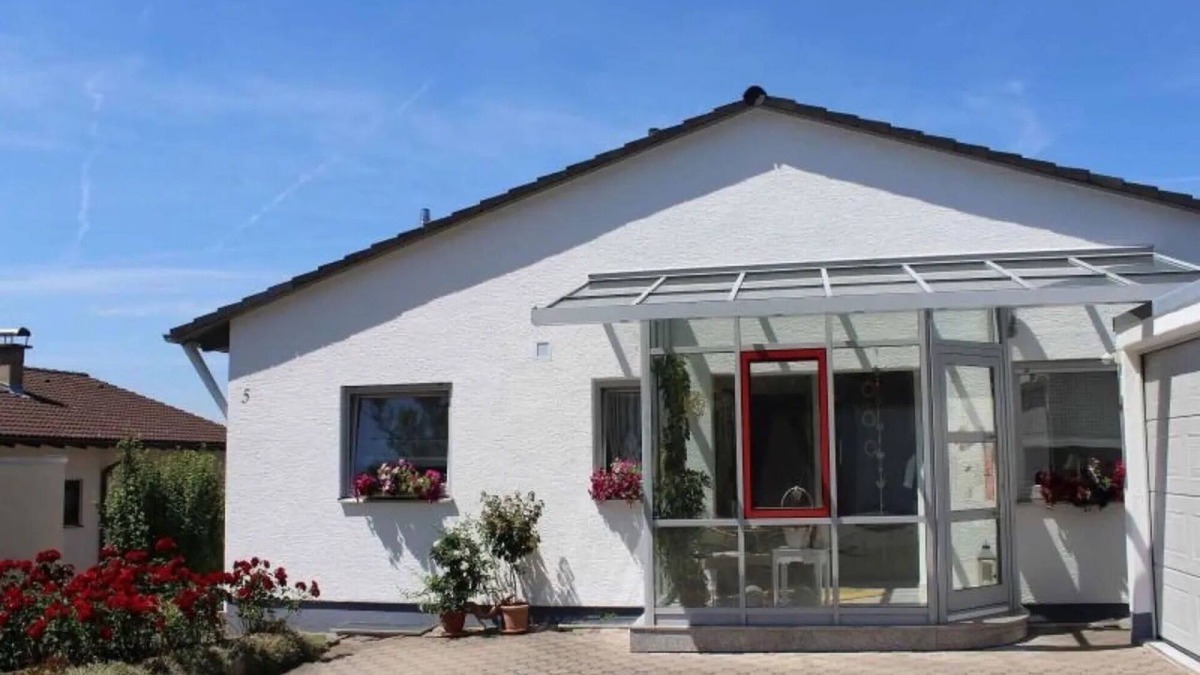 Lonsingen Apartment | Apartment 'Fewo Buck' with Private Terrace and Wi-Fi