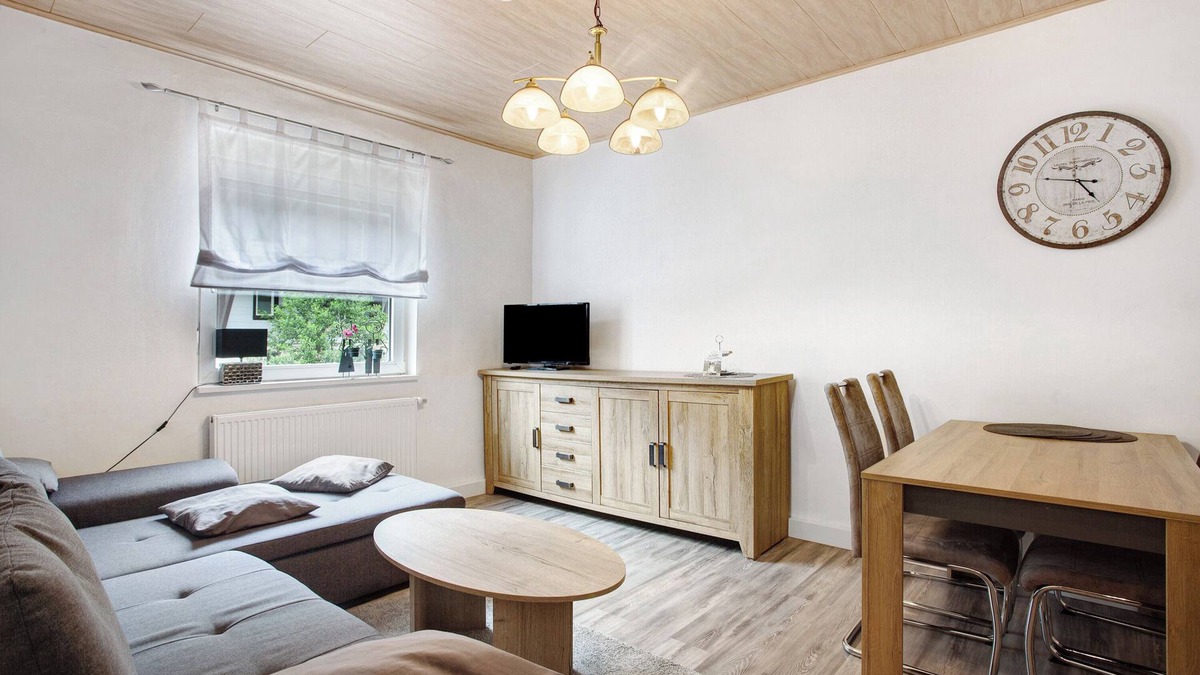 Ortsmitte Apartment | Apartment 'Fewo In Schustes' with Private Terrace and Wi-Fi