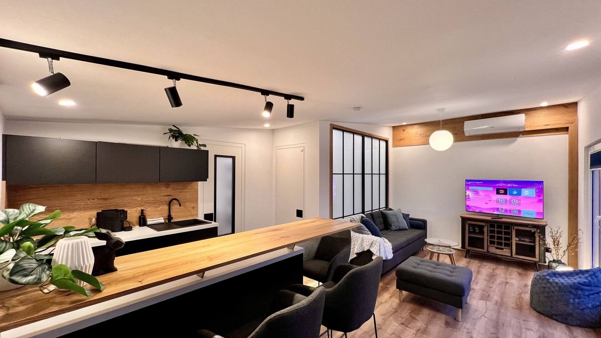 Bad Lausick Apartment | Apartment 'Fewo Im Taubenhaus' with Private Terrace, Wi-Fi and Air Conditioning