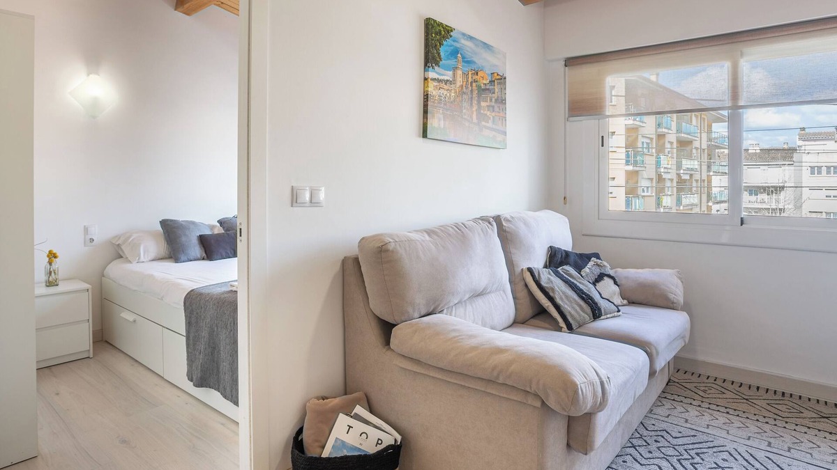 Eixample Apartment | Apartment 'Flat In Girona City Centre' with Shared Terrace and Air Conditioning