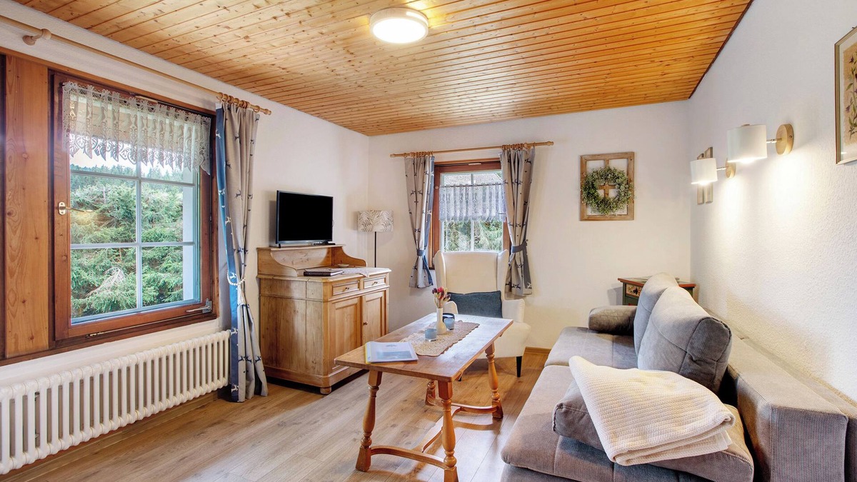Blasiwald Apartment | Apartment 'Florianshütte' with Shared Garden, Balcony and Wi-Fi