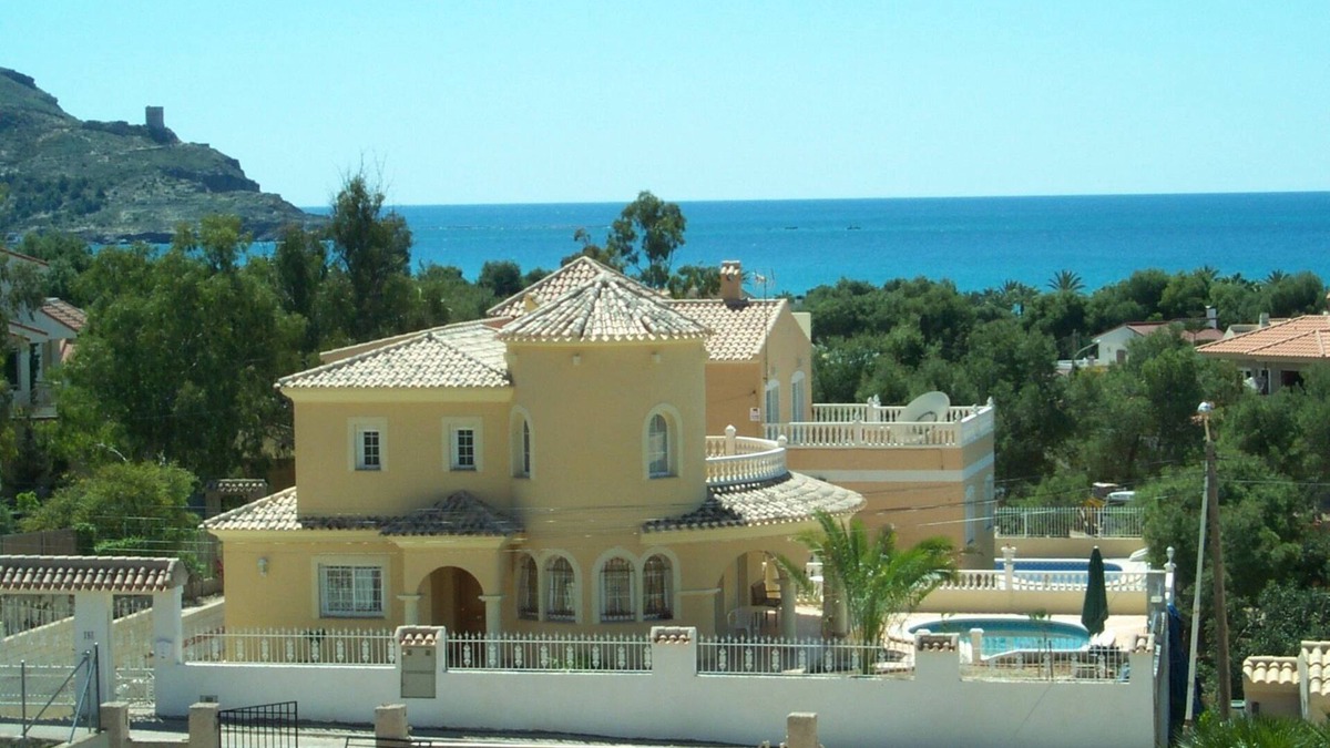 La Azohia Apartment | Apartment for family holidays, large terrace and pool, secure.