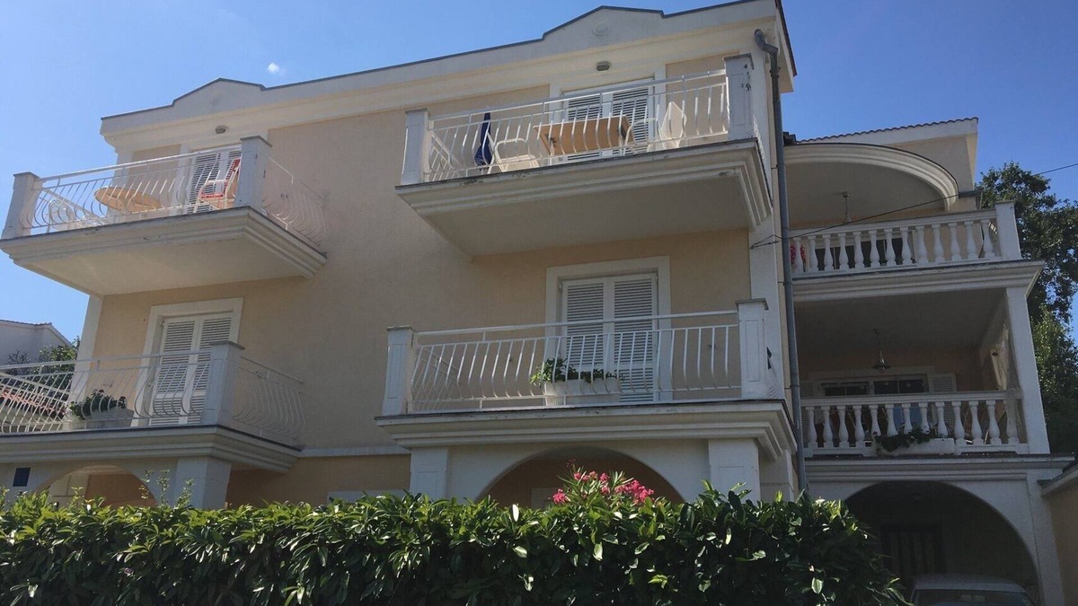 Njivice Apartment | Apartment for 2-3 people with great sea views and close to the beach