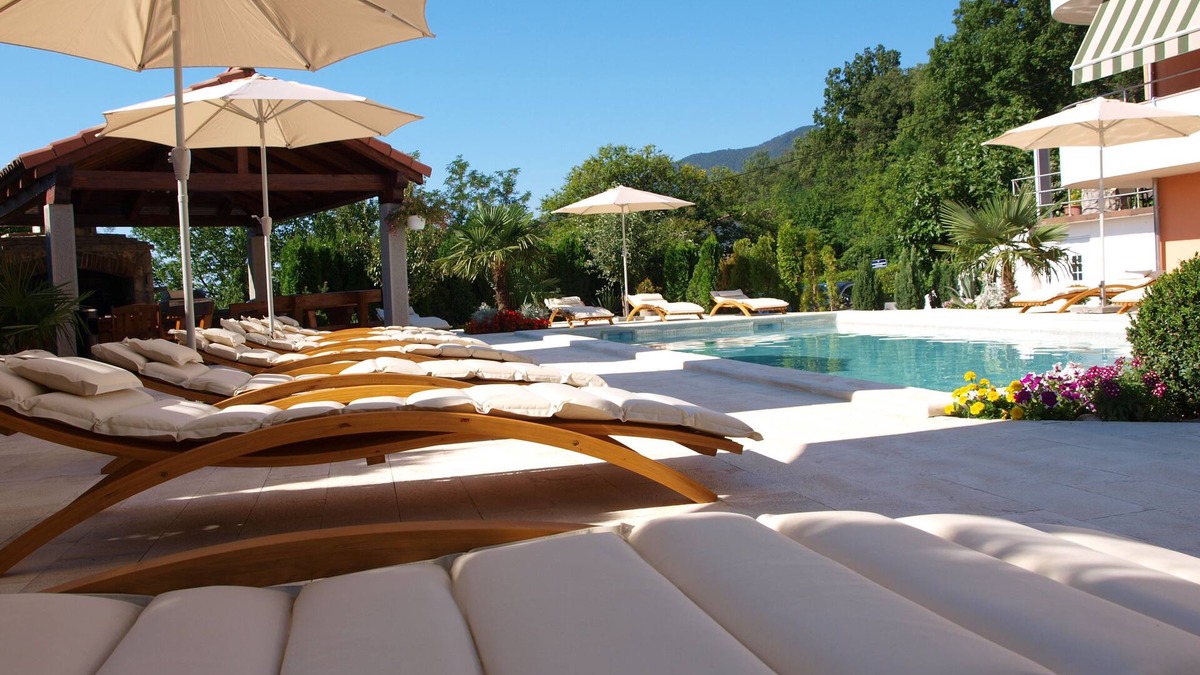 Opric Apartment | Apartment for 2 - 3 persons, swimming pool, internet, satellite TV, air conditioning