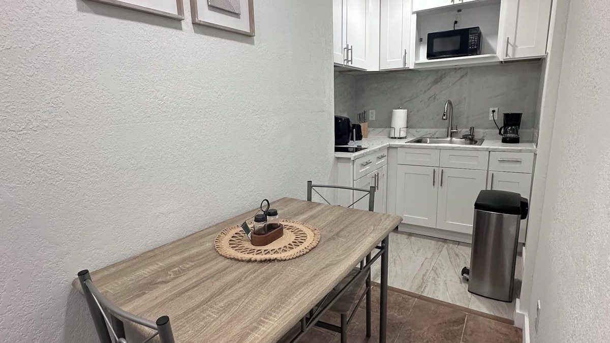 Terrace Park Apartment | Apartment for 2 people only 5 minutes from Bush Garden and USF, cozy.
