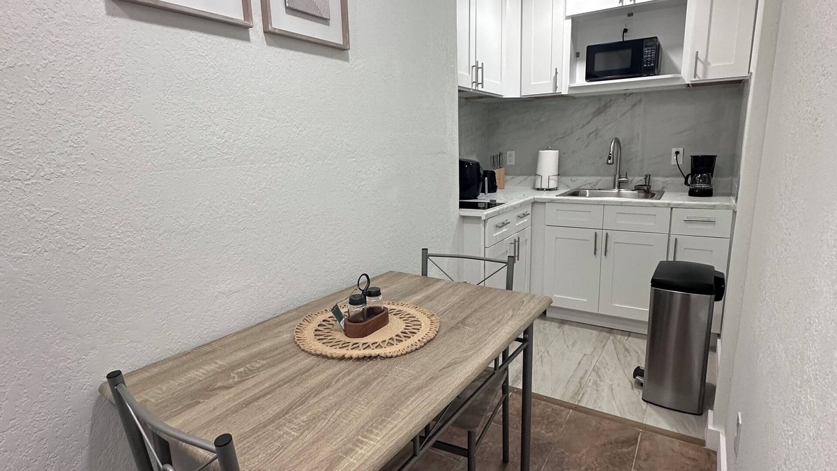 Terrace Park Apartment | Apartment for 2 people only 5 minutes from Bush Garden and USF, cozy.