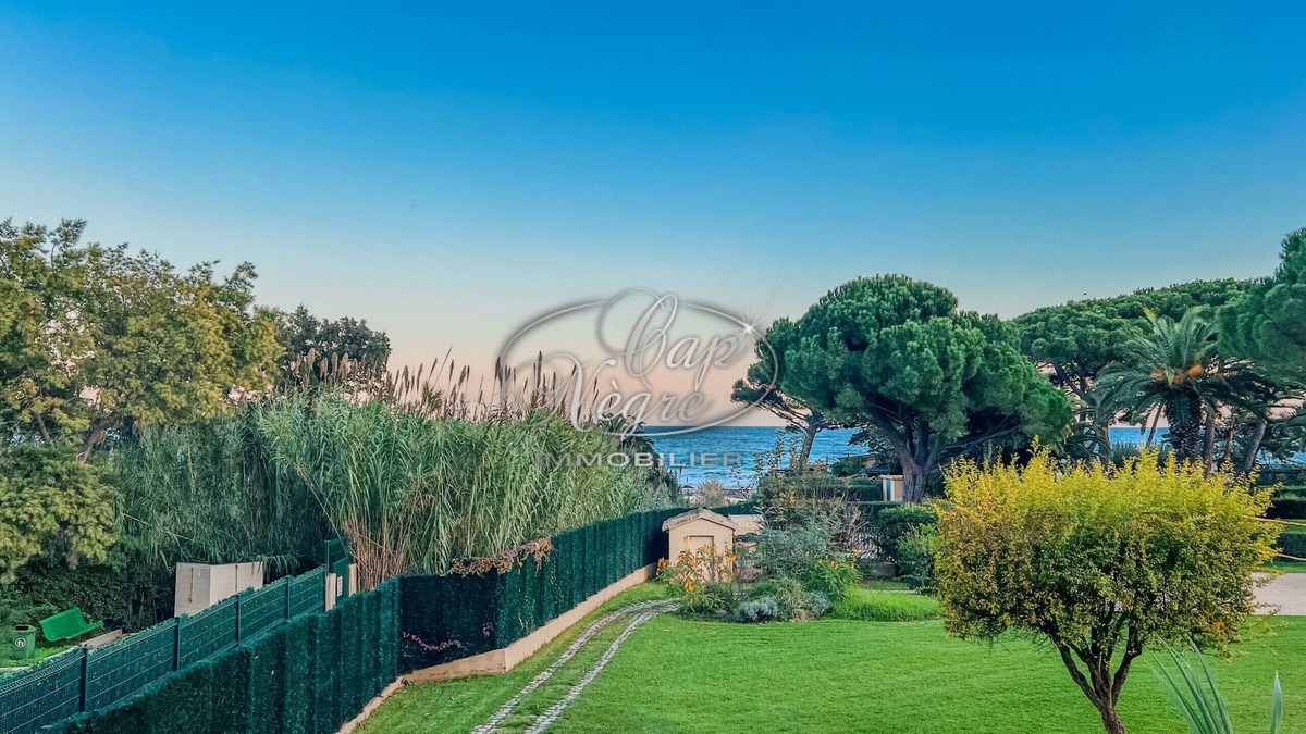 Rayol-Canadel-sur-Mer Apartment | Apartment for 4 people waterfront in Le Lavandou Pierre et Vacances