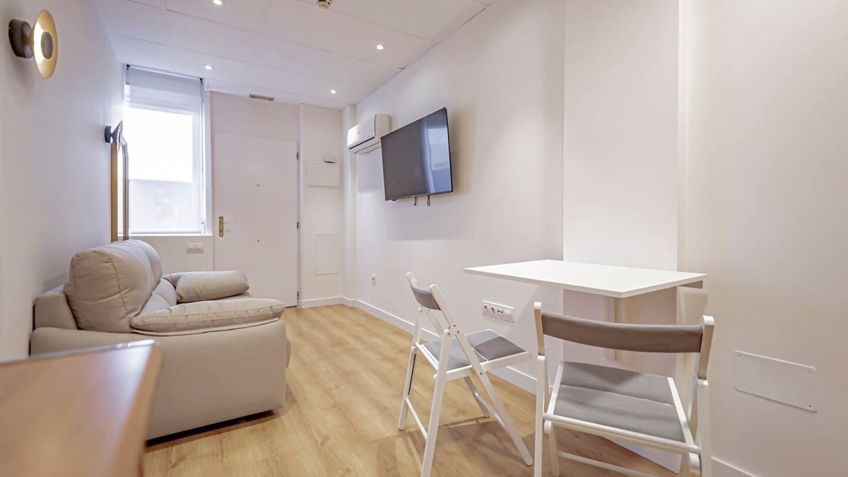 Rejas Apartment | Apartment for 4 people Feria Madrid 104