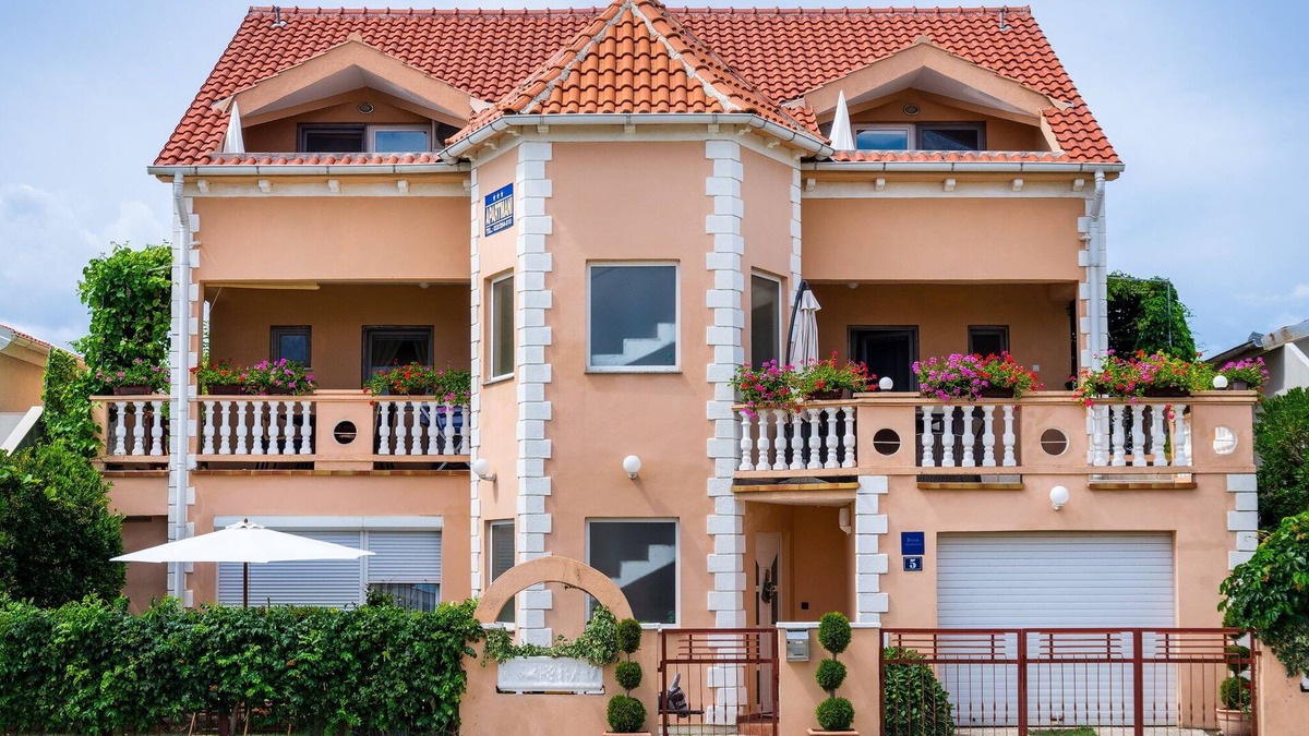 Nin Apartment | Apartment for 4 people in a quiet location 100m from the sandy beach