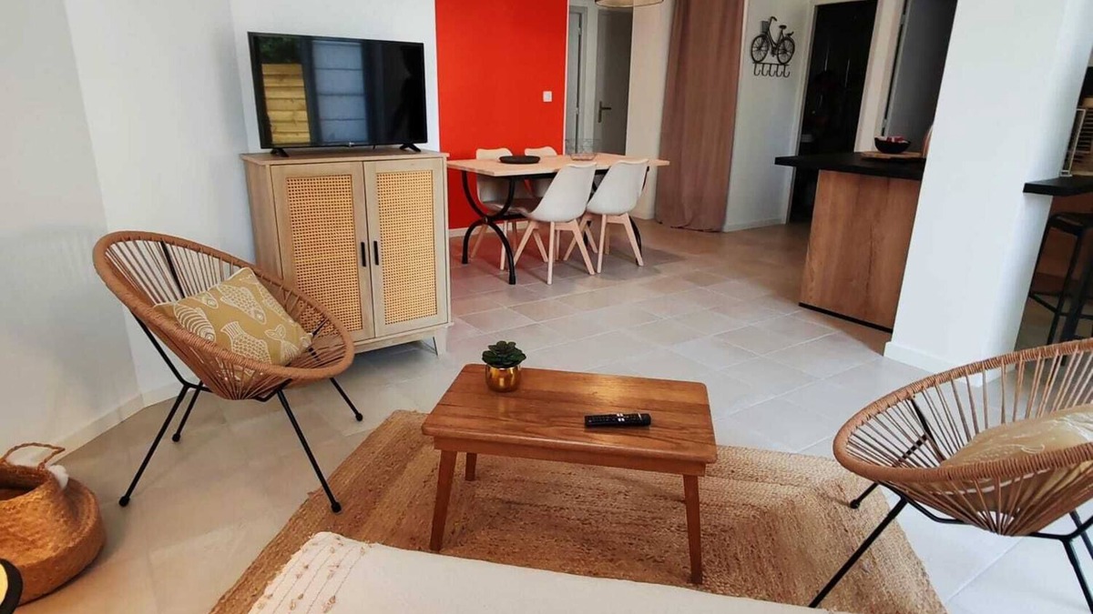 Royan Apartment | Apartment for 4 people Patio terrace 400 m from the beach Quartier du Parc