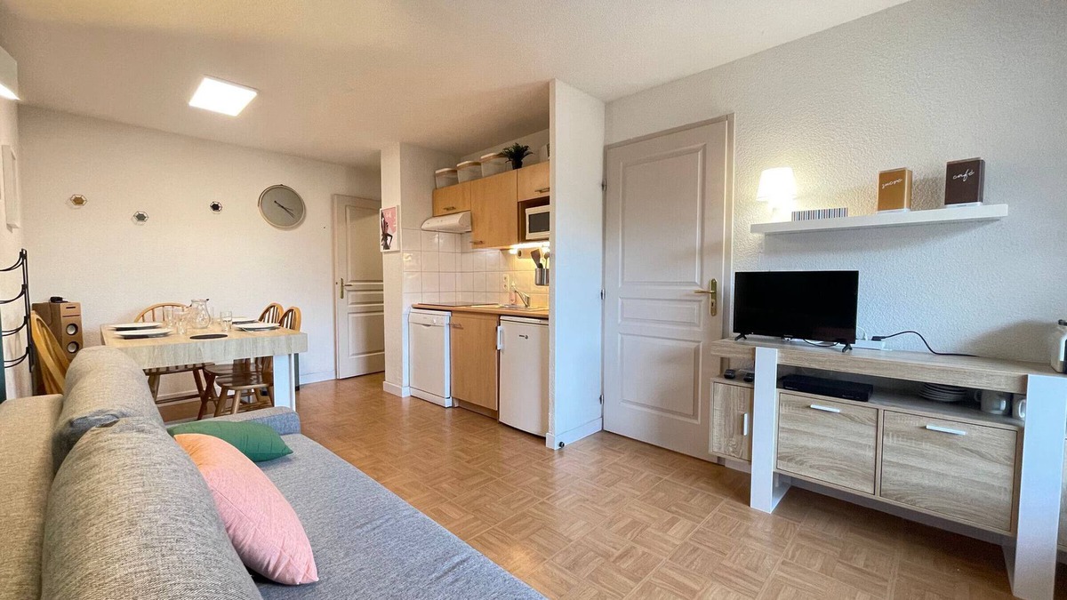 Flumet Apartment | Apartment for 6 with pool at the foot of the slopes