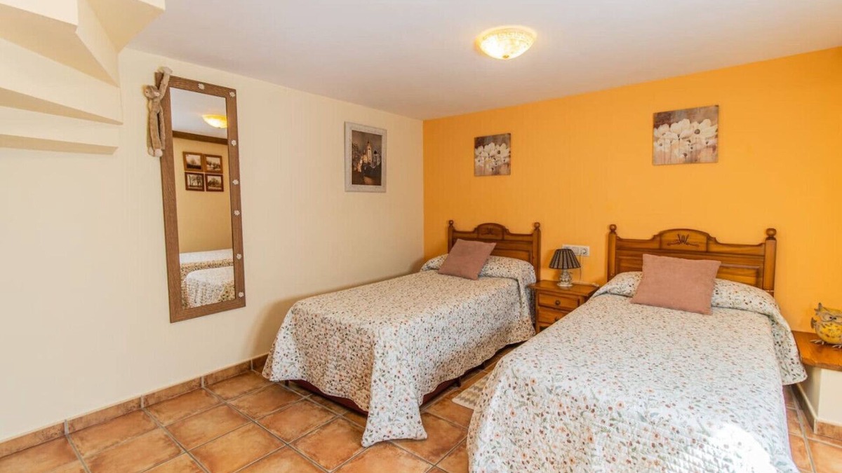 Senegue House | Apartment for Couples in the Pyrenees - Garden & Parking