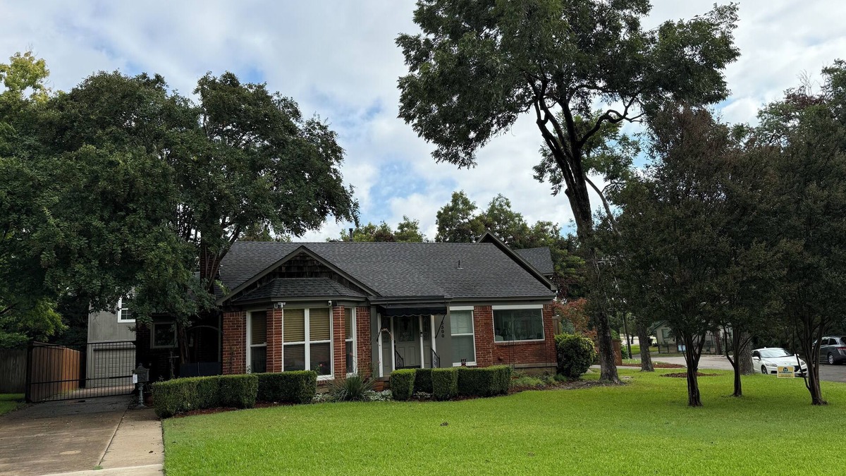 Westcliff Apartment | apartment for weekend getaway in FW . Walking distance to TCU football stadium.