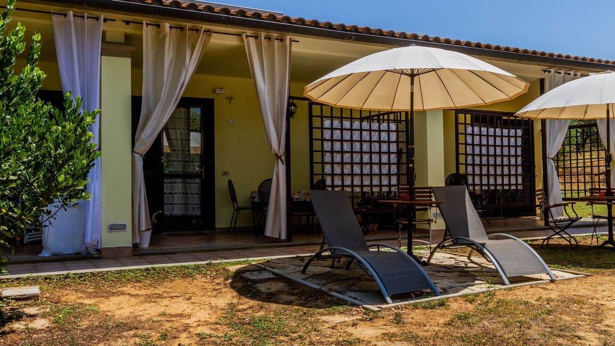 Grosseto Apartment | Apartment 'Forasacco Pendolino' with Private Terrace, Wi-Fi and Air Conditioning