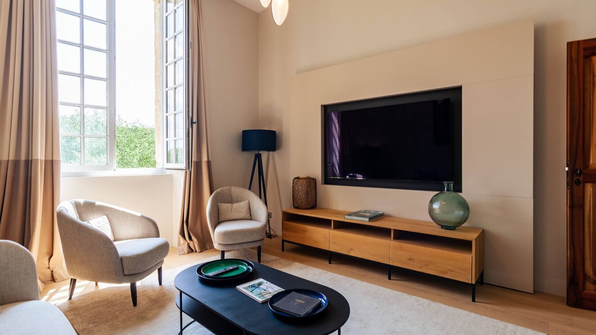 Chateauneuf-le-Rouge Apartment | Apartment 'Chateau En Provence' with Wi-Fi and Air Conditioning