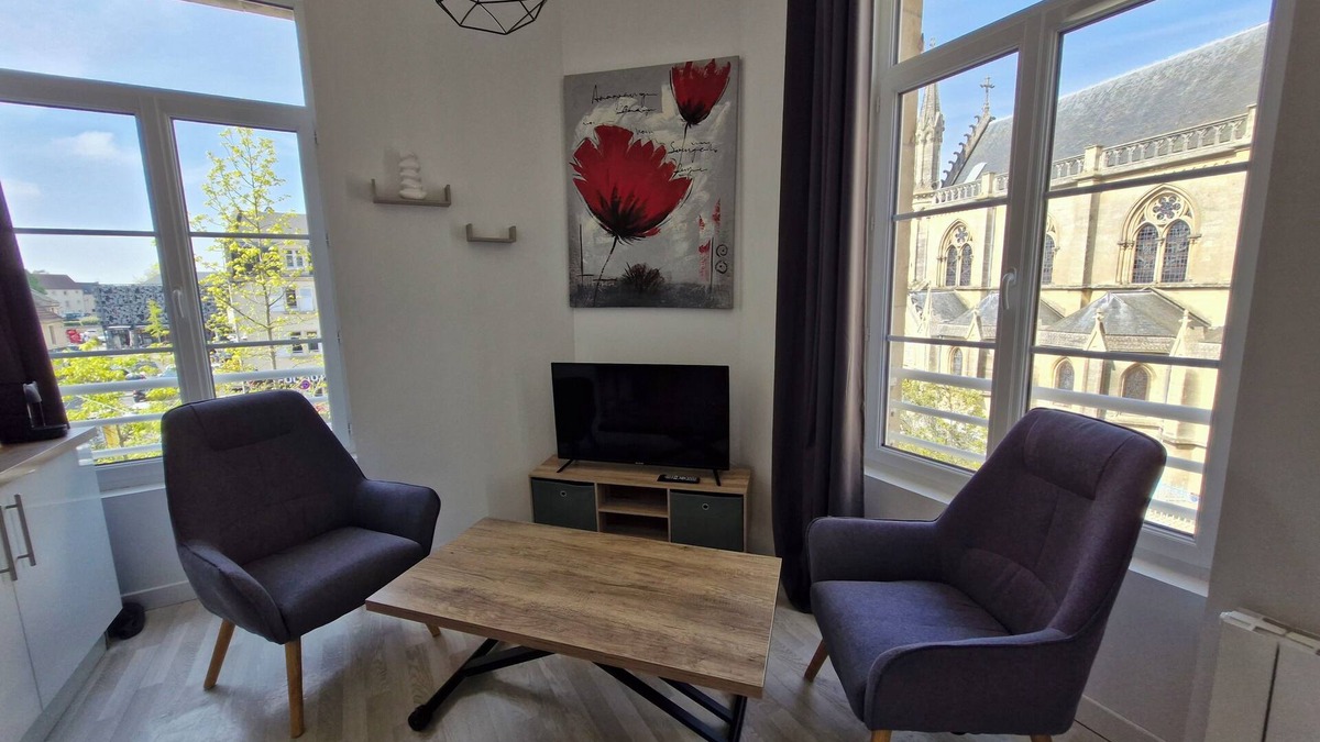 Douvres-la-Delivrande Apartment | Apartment Basilique VII city center view