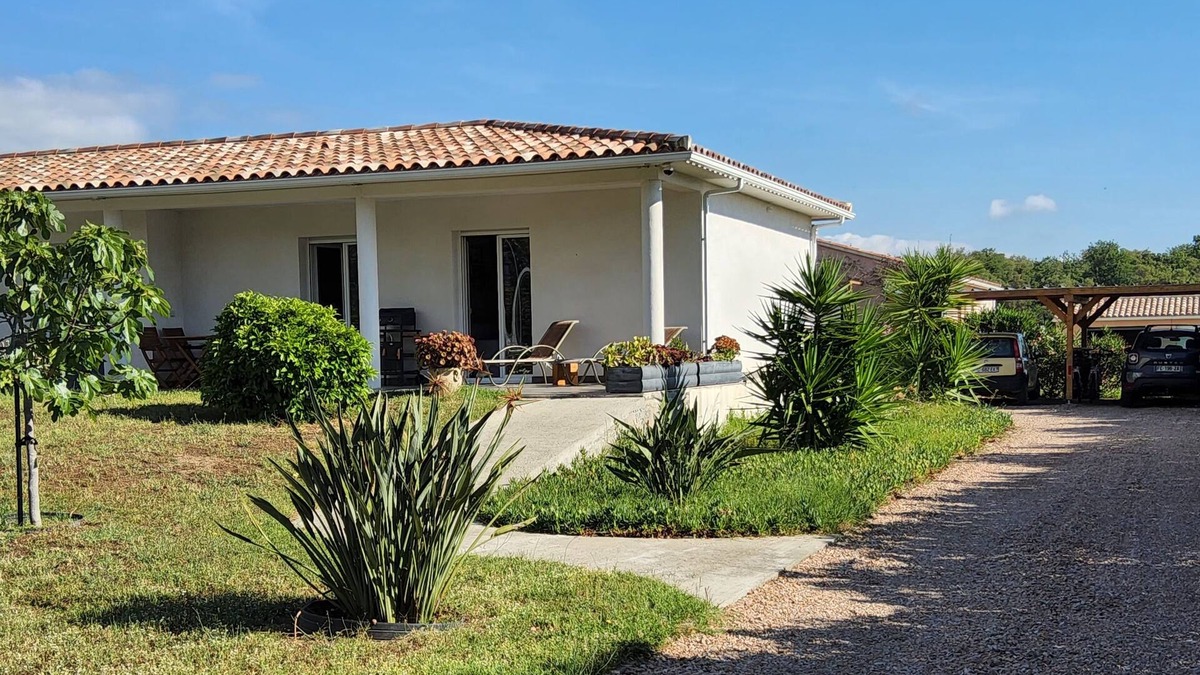 Morta Apartment | Apartment 2-4 pers - ground floor 48m2 + terrace 38m2 near sea and mountains