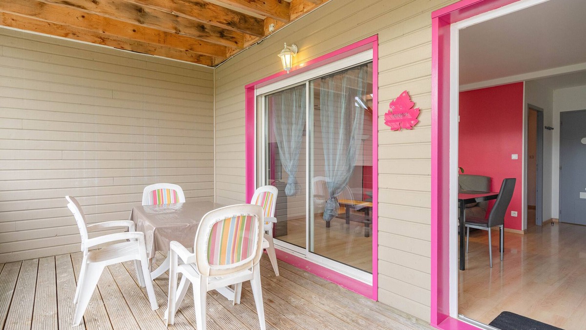 Saint-Simon-de-Bordes Apartment | Apartment 'Le Clos Du Champ De L'Amour - Rochefort' with Private Pool and Air Conditioning