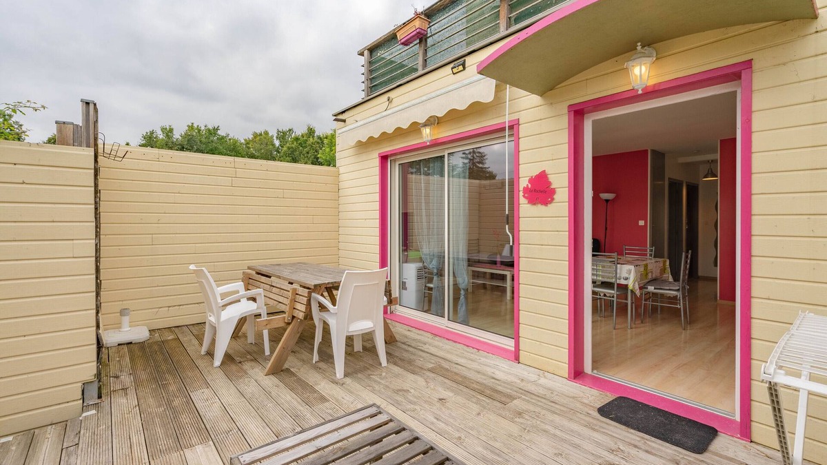 Saint-Simon-de-Bordes Apartment | Apartment 'Le Clos Du Champ De L'Amour - La Rochelle' with Pool, Wi-Fi and Air Conditioning