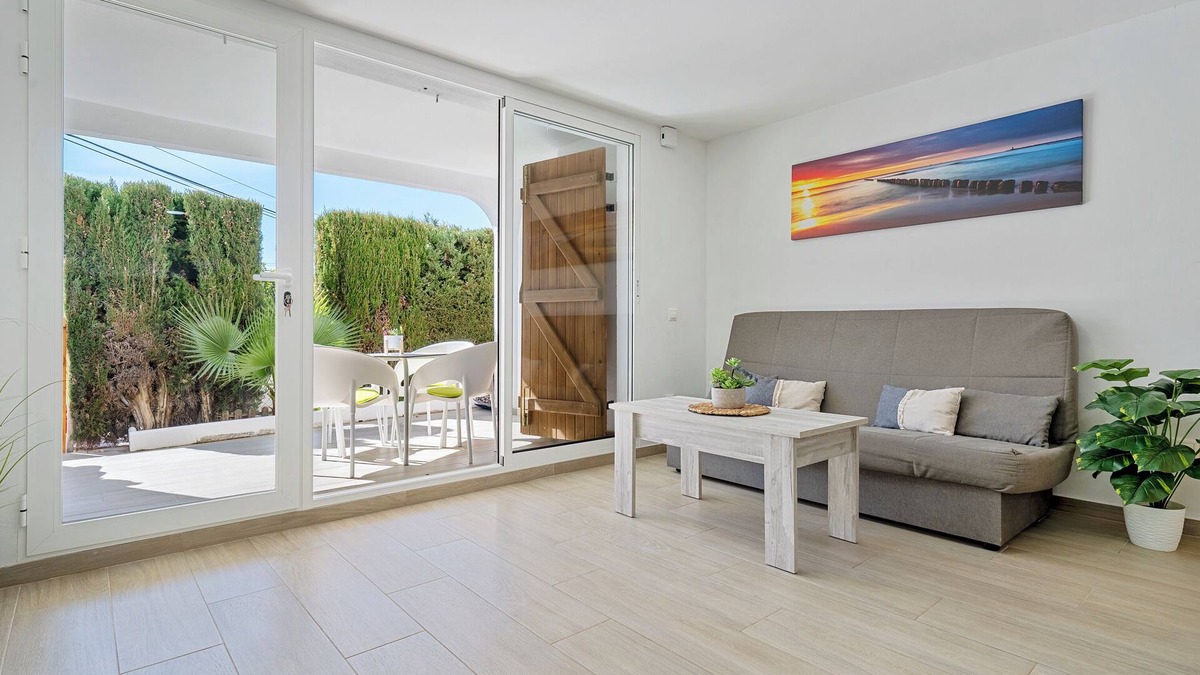 Vinaros Apartment | Apartment 'Francesca' with Shared Pool, Wi-Fi and Air Conditioning