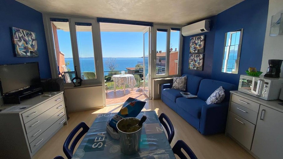 Solarolo Apartment | Apartment "Front Lake Amazing View" Near Lake with Pool, A/C & Wi-Fi