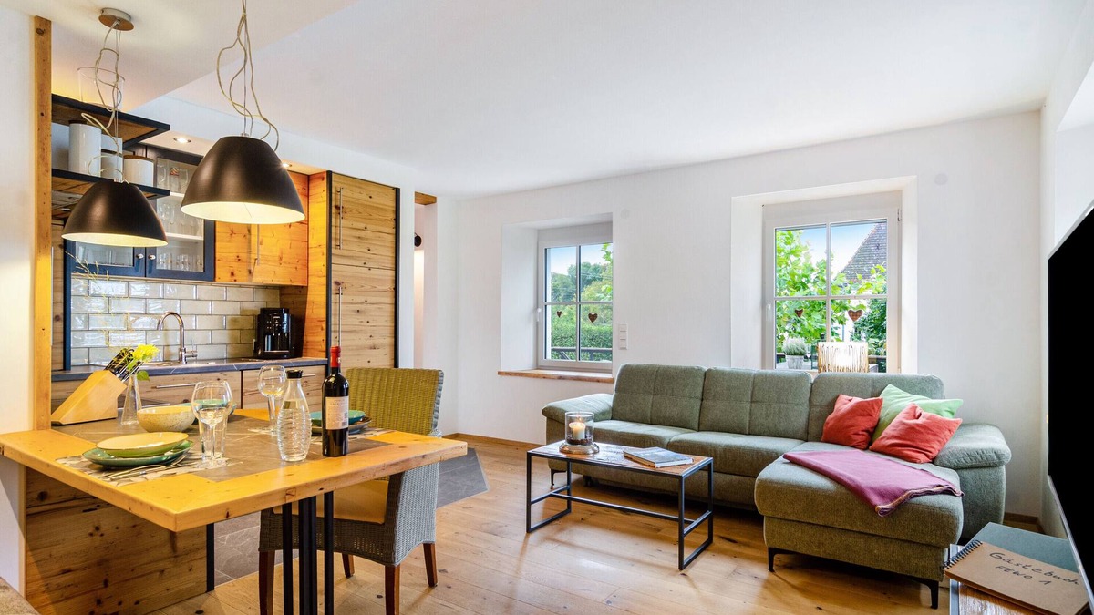 Salem Apartment | Apartment 'Gästehaus Wüpping 1' with Shared Terrace, Shared Garden and Wi-Fi