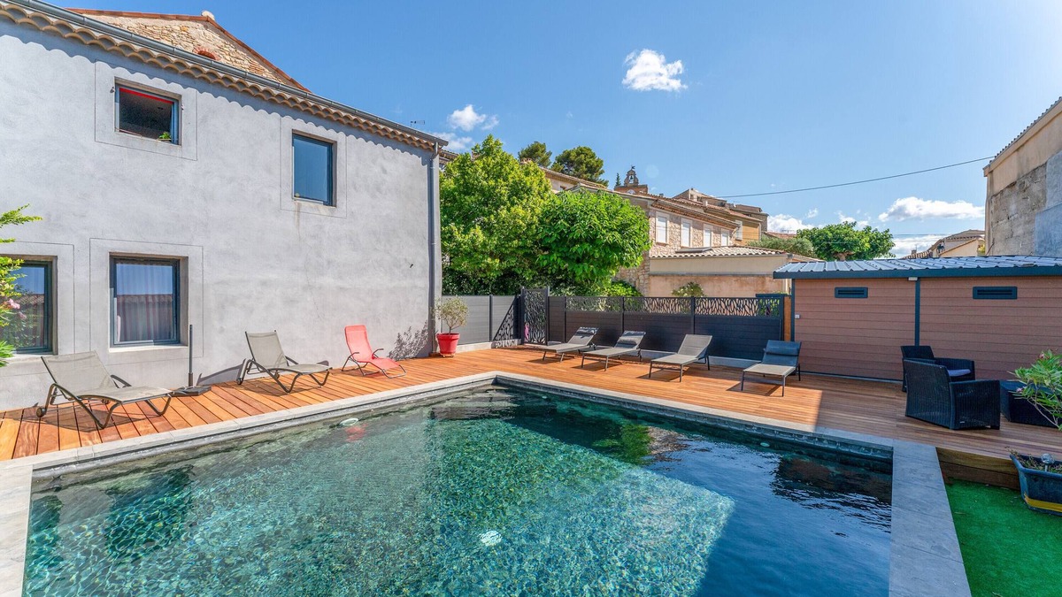 Rasteau Apartment | Apartment 'Gîte Coté Mûrier' with Shared Pool, Private Terrace and Wi-Fi