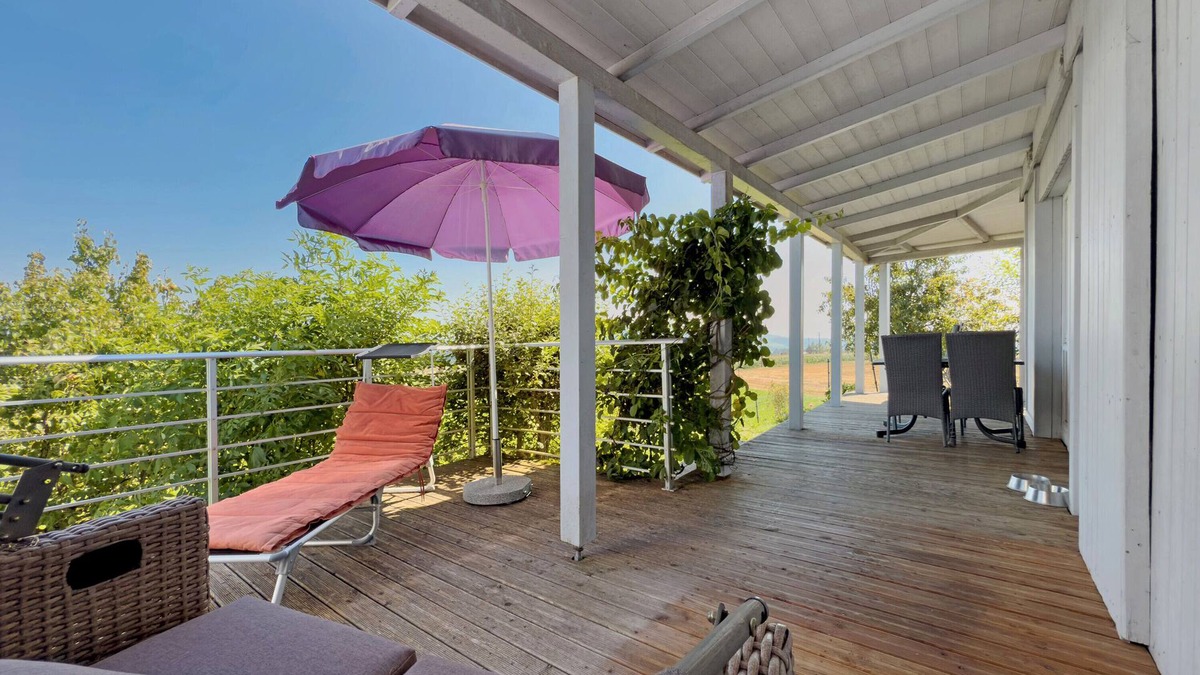 Deggenhausertal Apartment | Apartment 'Gartenwohnung' with Lake View, Private Terrace and Wi-Fi