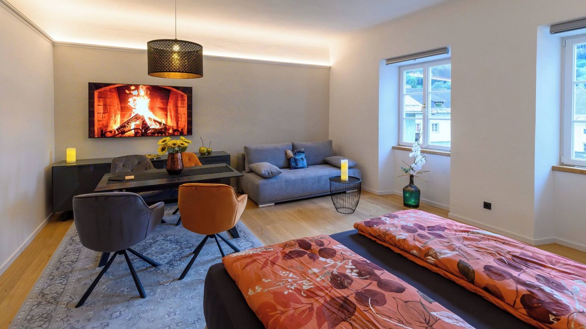Gmuend in Kaernten Apartment | Apartment "Gasthof Alte Post - Top 5 Gt" with Mountain View & Wi-Fi