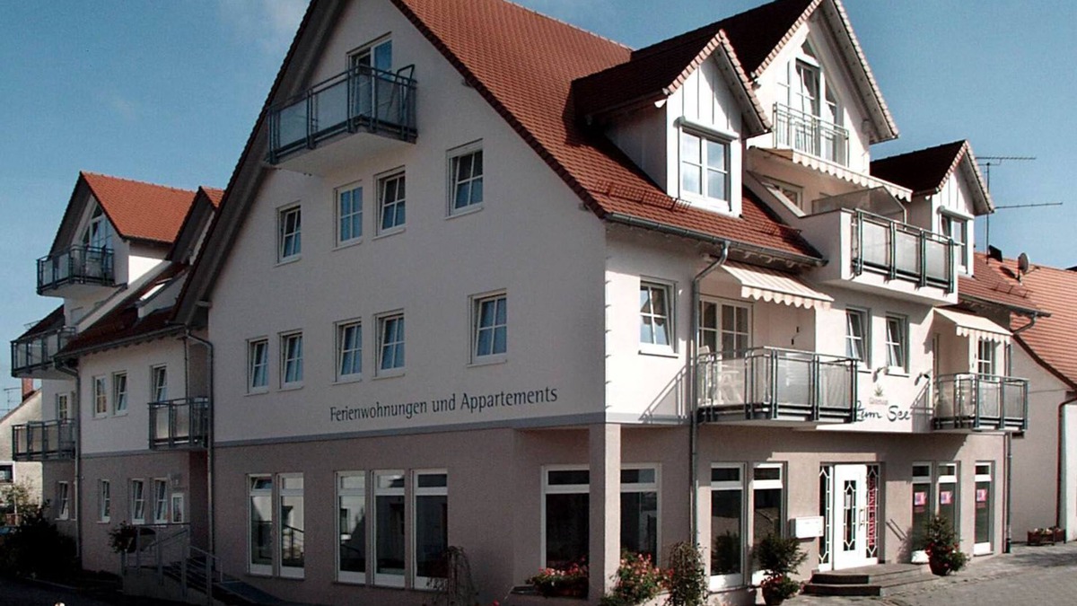 Bad Buchau Apartment | Apartment 'Gästehaus Zum See' with Balcony and Elevator