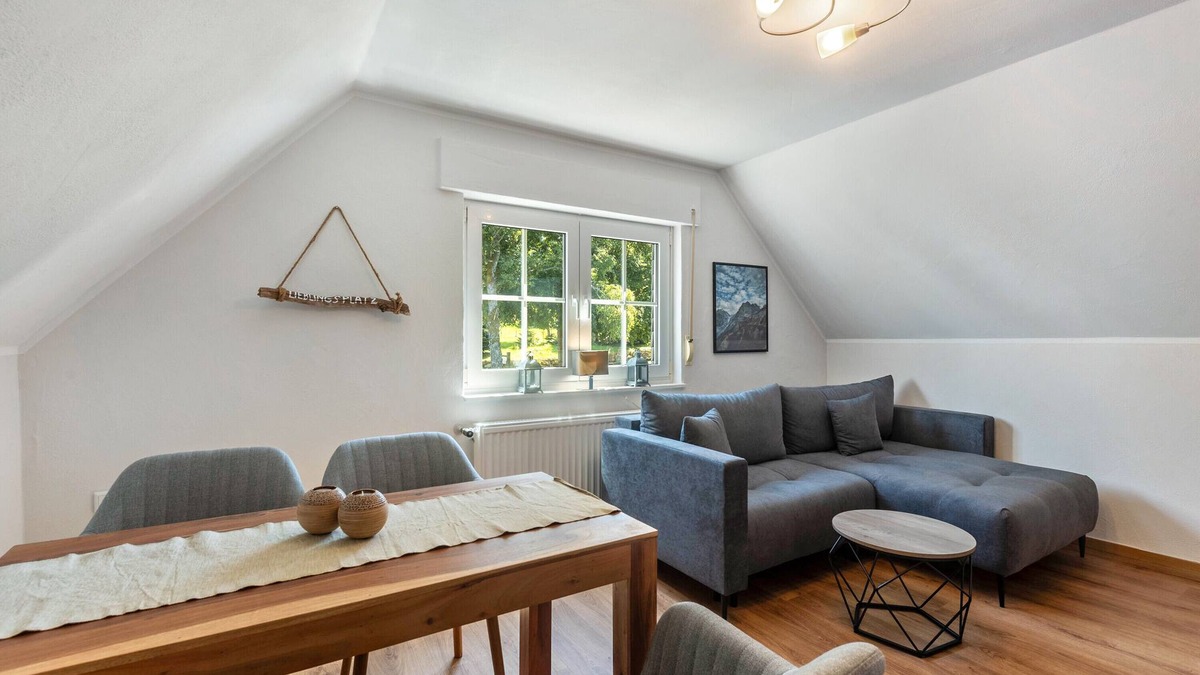 Gellinghausen Apartment | Apartment 'Gellinghausen' with Shared Terrace, Private Garden and Wi-Fi