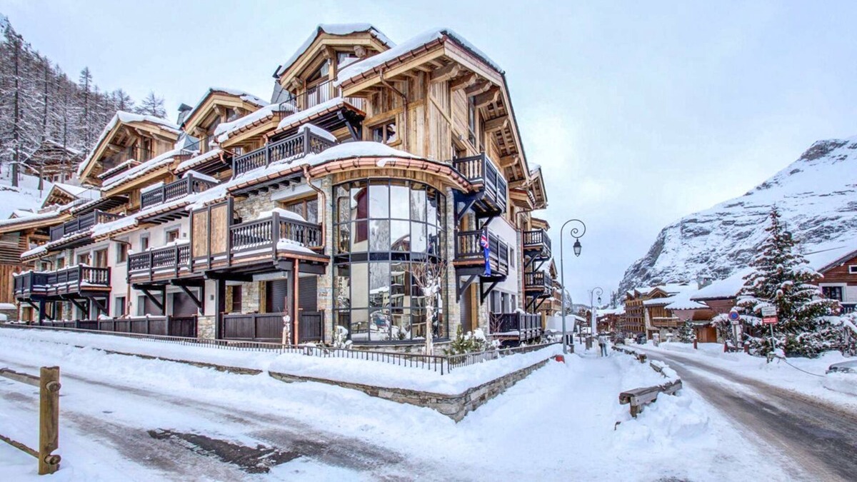 Val-d'Isere Villa | Apartment Geneve - Four Bedroom Villa, Sleeps 10